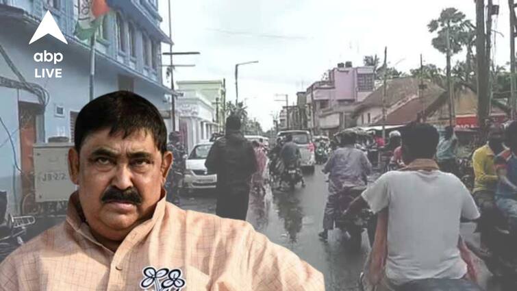 CBI Cow Smuggling Anubrata Mandal CBI goes TMC leaders home snatches mobile of security guards through them out of home Anubrata Mandal : অনুব্রত-র ব্যক্তিগত দেহরক্ষীদের বের করে দেওয়া হল বাইরে, ঘরে ঢুকে তালা দিল সিবিআই