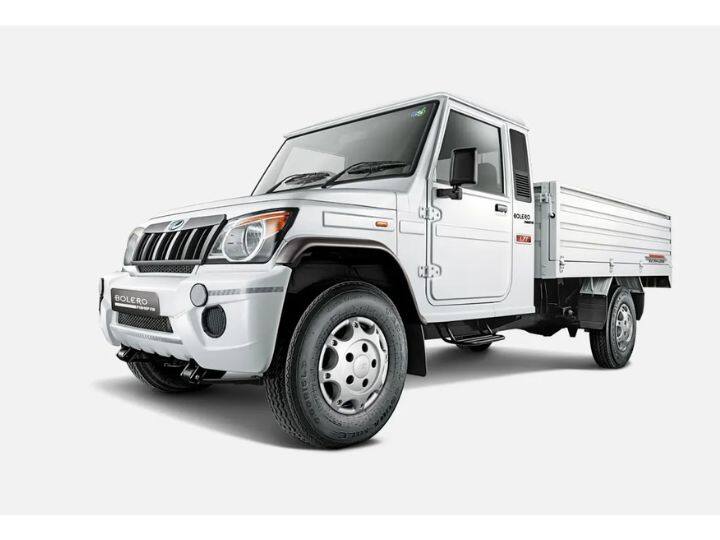 महिंद्राने या पिकअपमध्ये 3-लिटर m2Di इंजिन दिले आहे. जे 65 bhp पॉवर आणि 195 Nm टॉर्क जनरेट करण्यास सक्षम आहे. यात मजबूत R15 टायर बसवले गेले आहेत. जे अधिक लोडिंगला सपोर्ट करतात.