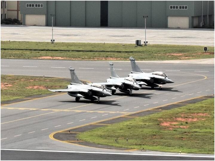 Rafale Fighters: फ्रांस वायुसेना के 3 राफेल फाइटर जेट भारत में उतरे, कोयंबटूर में किया रणनीतिक पड़ाव