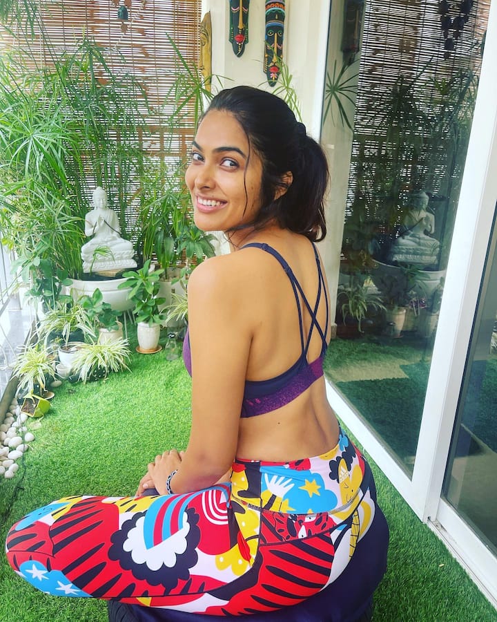 దివి వడ్త్యా అందమైన ఫోటోలు -Image Credit: Divi Vadthya /Instagram