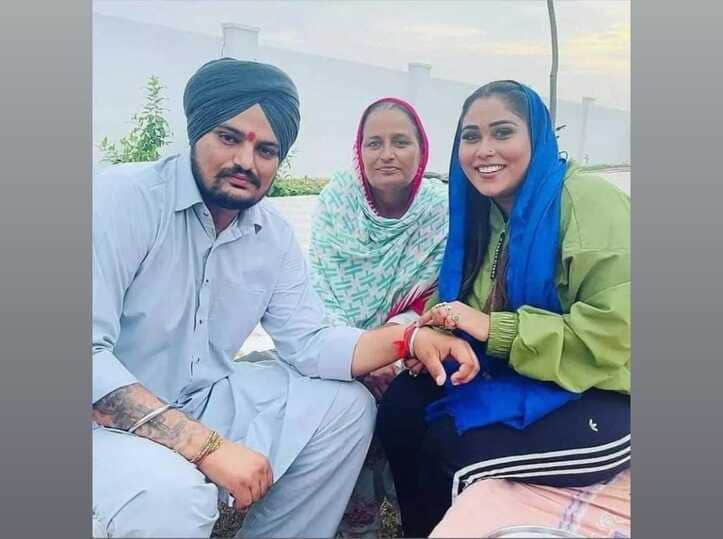 afsana khan remembers sidhu moosewala on raksha bandhan shares last year raksha bandhan pics ਰੱਖੜੀ ਦੇ ਮੌਕੇ ਸਿੱਧੂ ਮੂਸੇਵਾਲਾ ਨੂੰ ਯਾਦ ਕਰਕੇ ਭਾਵੁਕ ਹੋਈ ਅਫ਼ਸਾਨਾ ਖਾਨ, ਕਿਹਾ- ਰੱਬਾ ਕਿਸੇ ਭੈਣ ਤੋਂ ਭਰਾ ਨਾ ਖੋਵੇ