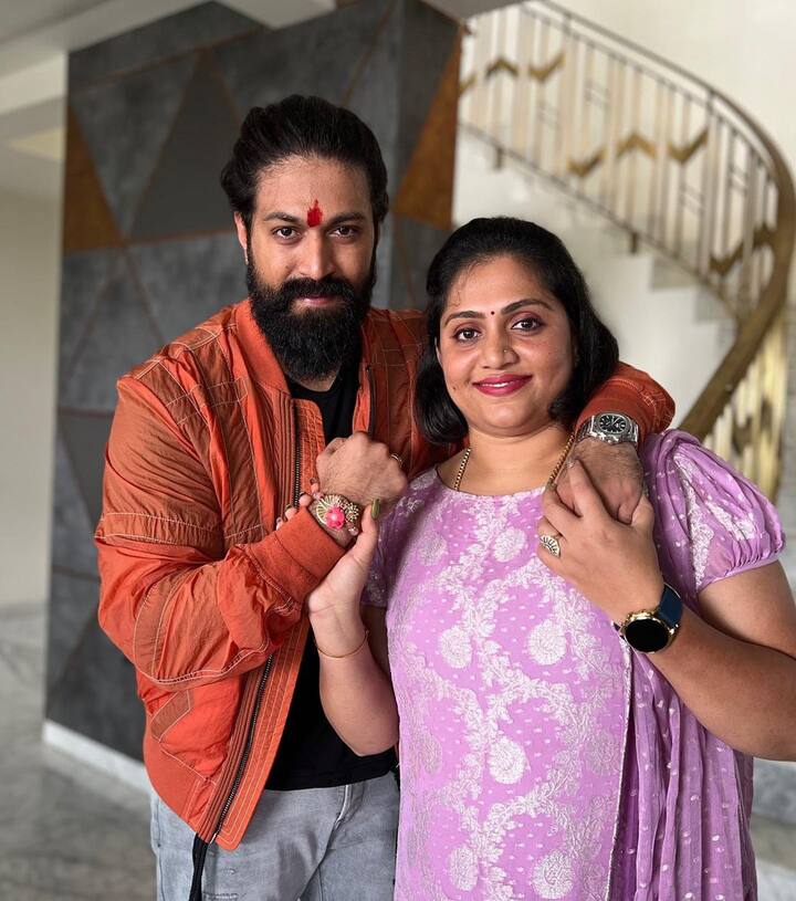 इसी बीच केजीएफ एक्टर यश यानी आपके रॉकी भाई ने भी अपने इंस्टाग्राम पर  कुछ तस्वीरें शेयर की हैं जो आपका दिल जीत लेंगी.