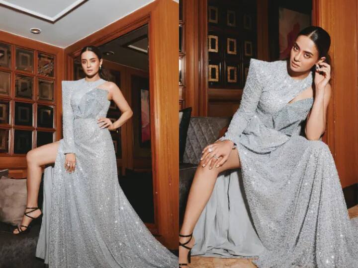 Surveen Chawla: પંજાબી એક્ટ્રેસ સુરવીન ચાવલા આજકાલ ફરી એકવાર ચર્ચામાં આવી છે. સુરવીન ચાવલાએ થાઇ-હાઇ સ્લિટ ડ્રેસમાં પોતાની ગ્લેમરસ તસવીરો ફેન્સ સાથે શેર કરી છે, જેના પર ફેન્સ ખુબ પ્રેમ વરસાવી રહ્યા છે. જુઓ તમે પણ..........