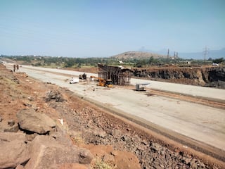 Nashik Samrudhhi Highway : 'सायेब, तुमच्या समृद्धीमुळे आमच्या समृद्धीचं नुकसान', सिन्नरची 50 एकरावरील शेती पाण्यात