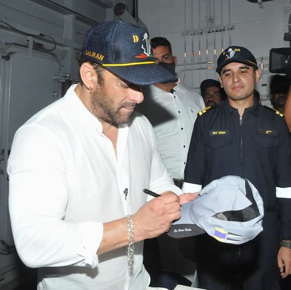 Salman Khan With Indian Navy: सलमान ने नेवी के जवानों के साथ बिताया वक्त, भाईजान ने कुछ इस तरह की मस्ती, रोटियां भी बनाईं