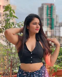 Poonam Bajwa: 'బాస్' భామ పరువాల విందు చేస్తూ హీటెక్కిస్తున్న పూనమ్ బజ్వా