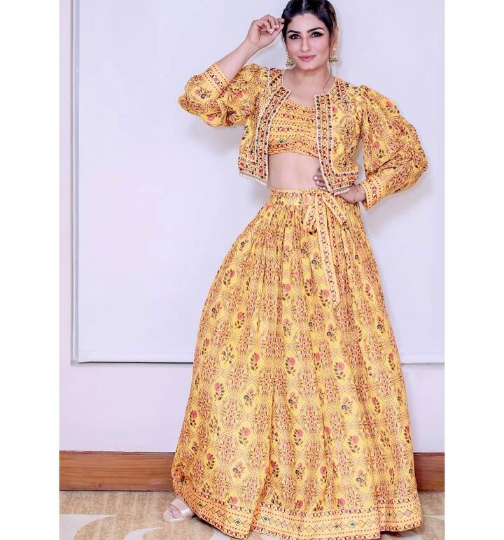 रवीना टंडनचे हे फोटो पाहून ती 50 वर्षांची आहे असे वाटत नाही. तिचेआकर्षक व्यक्तिमत्त्व आजही तरुण वयातील चाहत्यांना तिच्याकडे पाहण्यास भाग पाडते.(फोटो सौजन्य:officialraveenatandon/इन्टाग्राम)