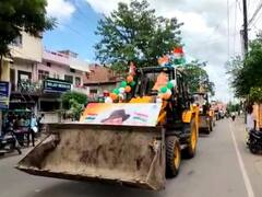 Gorakhpur News: 6 किलोमीटर लंबी ये अनोखी तिरंगा यात्रा रही सबसे अलग, जहां से भी गुजरी देखते ही रह गए लोग, देखें-तस्वीरों में