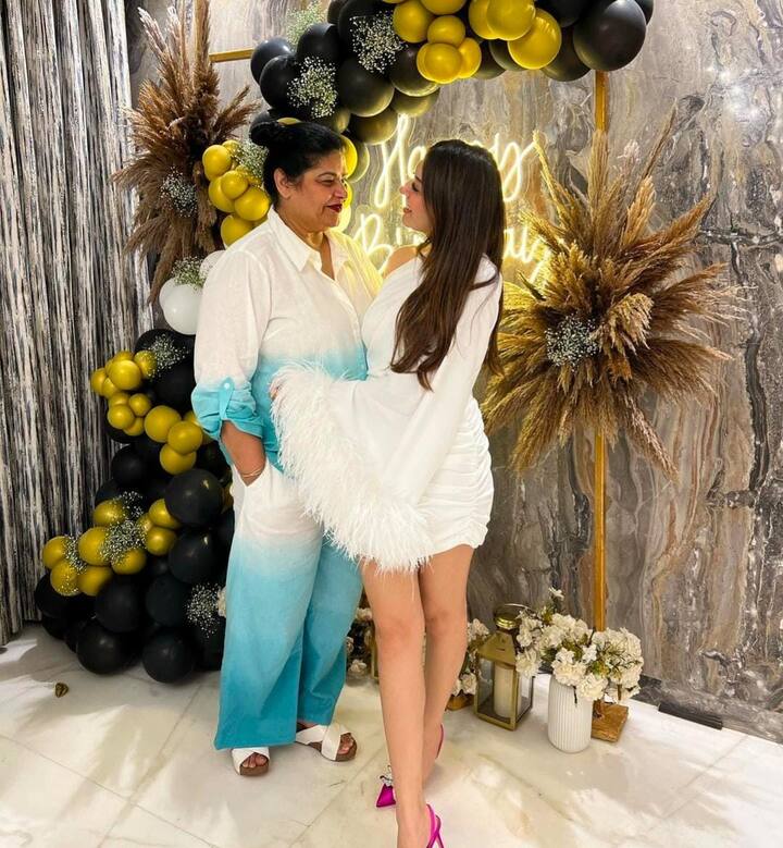 அடடா பூவின் மாநாடா ஓ ஓ ஓ ஓ அழகுக்கு இவள்தான் தாய் நாடா………