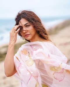 Madonna Sebastian Photos: కూల్ అండ్ క్యూట్ గా ఉన్న ప్రేమమ్ బ్యూటీ