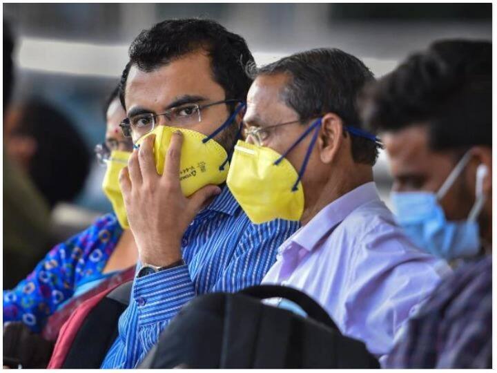 According to which law is the mandatory fine recovery of masks in the corona  Bombay High Court's question to Mumbai Municipal Corporation कोरोनाकाळातील मास्क सक्तीची दंड वसूली कोणत्या कायद्यानुसार? उच्च न्यायालयाचा मुंबई महापालिकेला सवाल