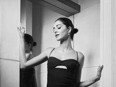 PHOTO: शॉर्ट ड्रेसमध्ये अनन्या पांडेचा क्लासी अंदाज; फोटो पाहाच!