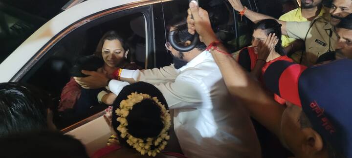 तापोळ्यात आल्यानंतर एकनाथ शिंदे यांचं जंगी स्वागत तापोळावासीयांनी केले.