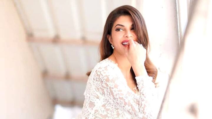 কিন্তু রুপোলি পর্দায় ঝলমলিয়ে ওঠাই তাঁর ভাগ্যে লেখা ছিল। ২০০৯ সালে বলিউডে পা রেখে তিনি কাটিয়ে ফেললেন ১৩ বছরেরও কিছু বেশি সময়। জ্যাকলিন ফার্নান্ডেজ (Jacqueline Fernandez)। আজ তাঁর জন্মদিন (Birthday)।