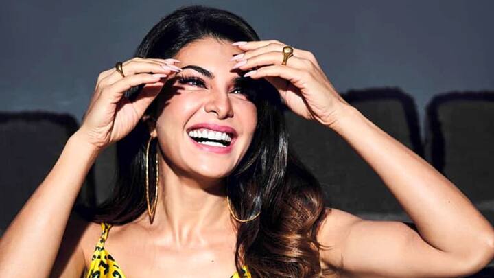 এরপর মার্ডার ২ (Murder 2) ছবিতে অভিনয় করেন তিনি। এই ছবির হাত ধরেই প্রথম বাণিজ্যিক ছবিতে সাফল্য পান জ্যাকলিন। এই ছবিতে অভিনয়ে নজর কাড়েন জ্যাকলিন। প্রশংসিতও হন।