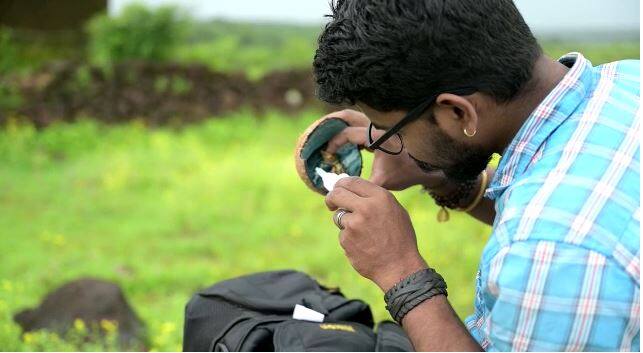 या दिवशी अर्पण करायचे नारळ हे फळ शुभसूचक आहे, तसेच ते सर्जनशक्‍तीचेही प्रतीक मानले जाते.