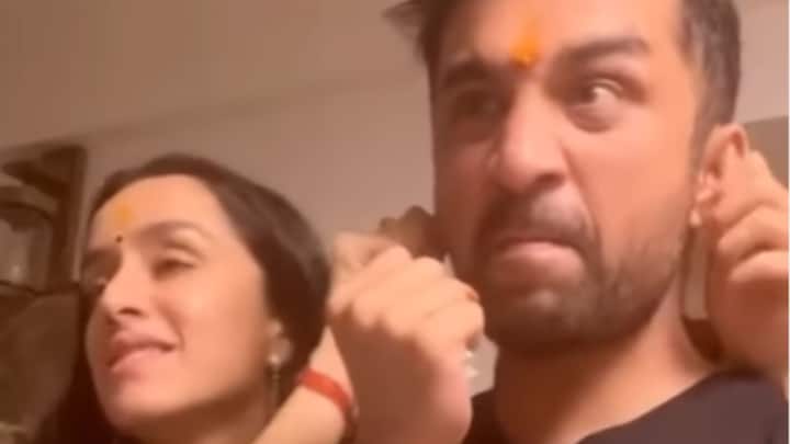 ভাইদের সঙ্গে হাসি-ঠাট্টা-খুনসুটি নিয়েই ভাল থাকুন শ্রদ্ধা, প্রার্থনা ভক্তদের।