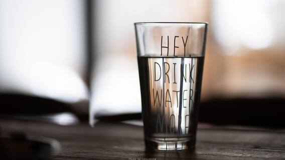 কখন খাবেন জল? কীভাবে খাবেন?