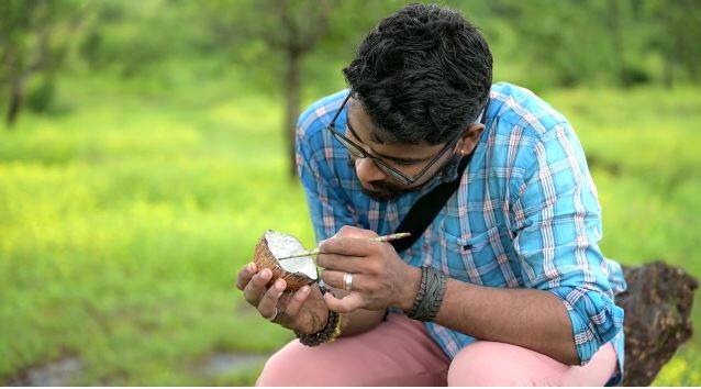 प्रामुख्याने मासेमारी करणार्‍या कोळी लोकांचा नारळी पौर्णिमा हा महत्त्वाचा सण आहे.