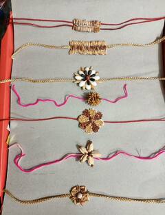 Raksha Bandhan : चंद्रकांत पाटलांना बीजमाता राहीबाईंकडून बीज राखी; कशी आहे भन्नाट राखी