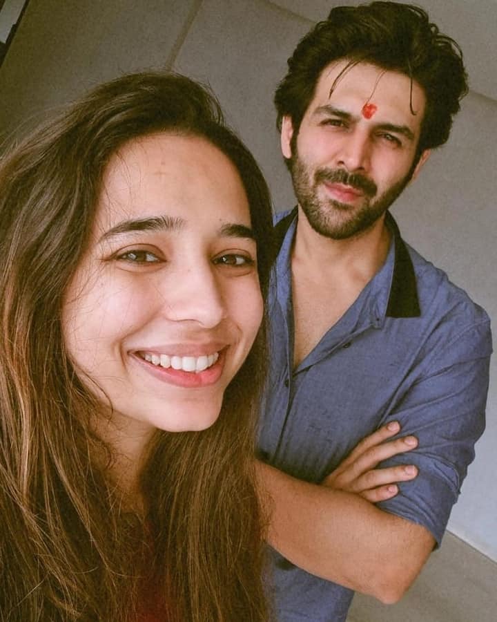 आज आप जितनी बार अपना इंस्टग्राम स्क्रॉल करेंगे उतनी बार आपको रक्षा बंधन से जुड़े पोस्ट नज़र आएंगे फिर चाहें वो आम लोगों के हों या सेलेब्स के.