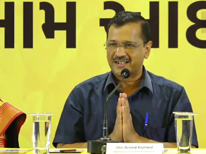 Gujarat policemen daughter wrote painful letter to CM Arvind Kejriwal he responded see video Gujarat News: पुलिसकर्मी की बेटी ने दिल्ली के सीएम को लिखा दर्दभरा खत, केजरीवाल ने दिया ये जवाब, देखें वीडियो