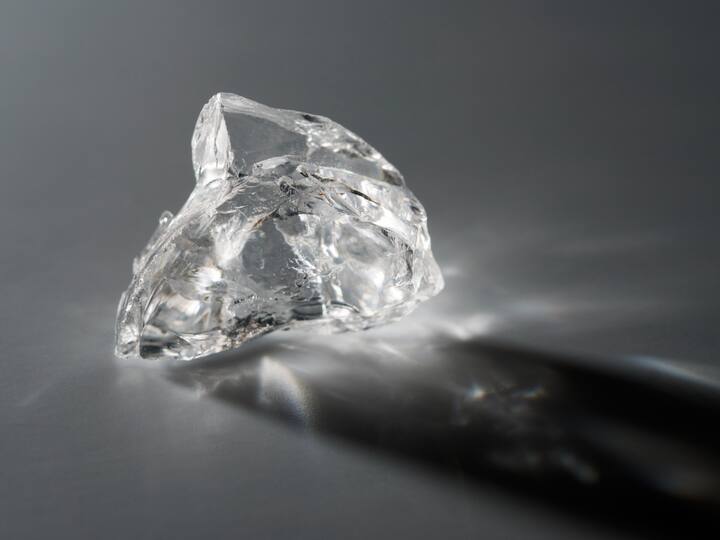 Woman Found Diamond While Doing Agricultural Works లక్కుంటే అంతే మరి! టమోటా పట్టినా వజ్రమైపోతుంది!