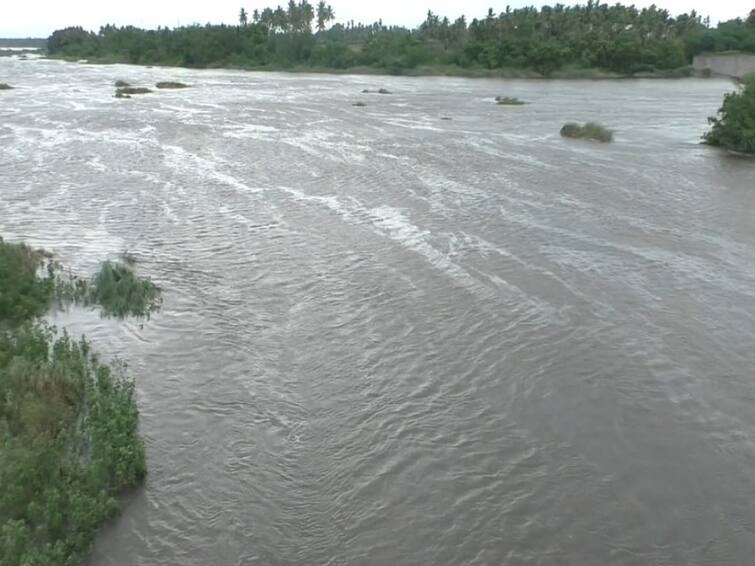 karuru construction of new barrage on amaravathi river TNN காவிரி ஆற்றில் கலந்து வீணாக கடலுக்கு செல்லும் அமராவதி நீர் - விவசாயிகள் வேதனை