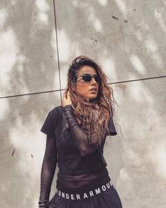 PHOTO: निया शर्माने पुन्हा दाखवली तिची परफेक्ट फिगर, पाहा ग्लॅमरस लुक!