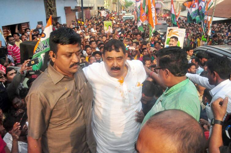 Anubrata Mondal Update: Local People Reaction After seeing TMC District President Convoy Anubrata Mondal Update: ‘চোর চোর, গরু চোর’ অনুব্রতর কনভয় দেখে চিৎকার স্থানীয়দের