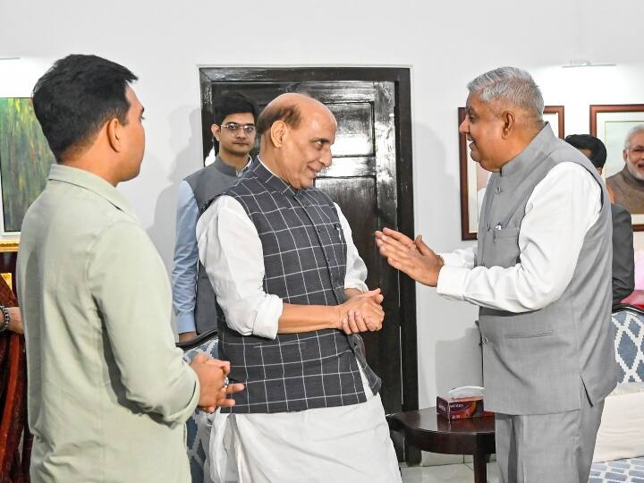 जगदीप धनखड़ इससे पहले पश्चिम बंगाल के राज्यपाल थे. 71 वर्षीय धनखड़ राजस्थान के प्रभावशाली जाट समुदाय से आते हैं. उनकी पृष्ठभूमि समाजवादी नेता की रही है. बता दें कि इत्तेफाकन लोकसभा के अध्यक्ष (ओम बिड़ला) और राज्यसभा के सभापति एक ही राज्य के होंगे. ओम बिरला राजस्थान के कोटा संसदीय क्षेत्र से सांसद हैं. उपराष्ट्रपति राज्यसभा के चेयरमैन होते हैं.