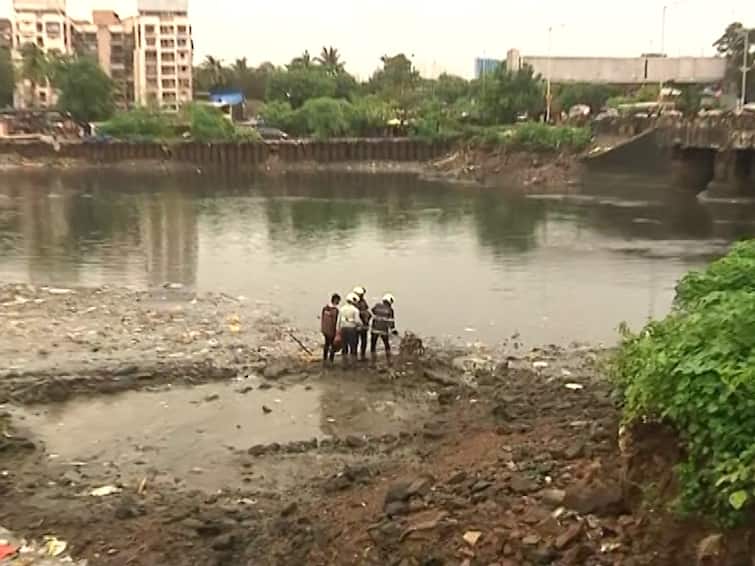 Mumbai Rain Updates Two youths drowned in Mithi river in Mumbai one dead search for other Marathi News Mumbai Rain Updates : मुंबईतील मिठी नदीत दोन तरूण बुडाले, एकाचा मृत्यू, एकाचा शोध सुरु