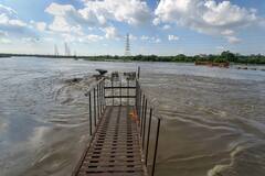 Delhi Yamuna Water Level: दिल्ली में यमुना के पानी ने खतरे के निशान को किया पार, देखें तस्वीरें