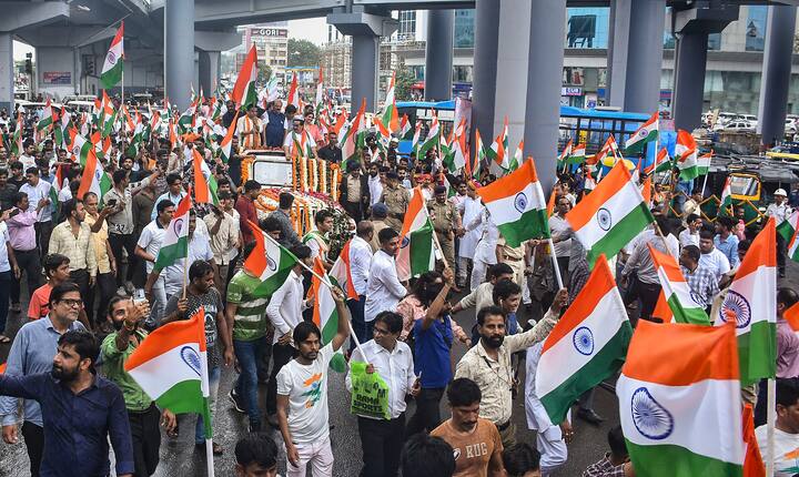 People holding the tricolour participate in a 'Har Ghar Tiranga' rally ahead of the Independence Day, in Surat, Gujarat. (Image Source: PTI)