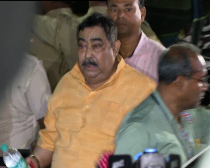 ২০০৪ সাল থেকে অনুব্রত মণ্ডলই বীরভূম জেলা তৃণমূলের দায়িত্বে।  এখন তৃণমূলের জাতীয় কর্মসমিতির সদস্য তিনি।