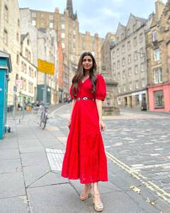 Nimrat Khaira Pics: कूल लुक में बेहद क्यूट दिखीं पंजाबी कुड़ी निमरत खैरा, तस्वीरों ने जीता फैन्स का दिल
