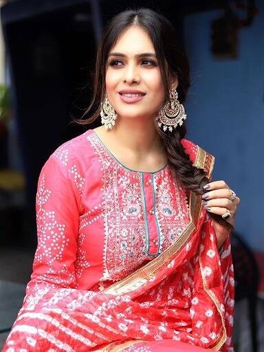 रक्षाबंधन पर देसी लुक में दिखीं नेहा मलिक