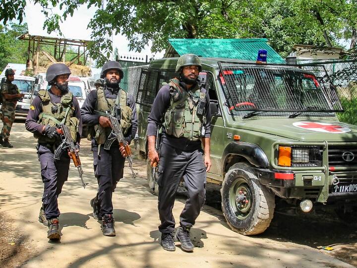 Three jaish terrorists killed in Kashmir shopian encounter of security forces going on in drach कश्मीर के शोपियां में मारे गए जैश के तीन आतंकवादी, द्राच में कल शाम से चल रही थी मुठभेड़