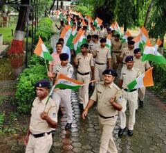 Indore Tiranga Rally: इंदौर में पुलिस ने निकाली तिरंगा यात्रा, हर घर तिरंगा अभियान को लेकर किया लोगों को जागरूक, देखें तस्वीरें