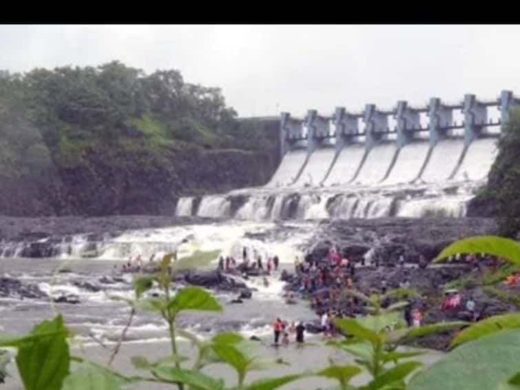 Badlapur Barvi Dam overflows which supplies water to Thane district Thane Barvi Dam :  बदलापूरचं बारवी धरण ओव्हरफ्लो, ठाणेकरांच्या वर्षभराच्या पाण्याची चिंता मिटली 