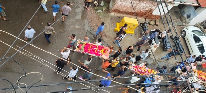photos: Gujarat: Six died after car rams into auto rickshaw, motorbike in Anand Anand road accident:  એક જ પરિવારના ત્રણ સભ્યોની એક સાથે નીકળી અંતિમ યાત્રા, આખુ ગામ હિબકે ચઢ્યુ