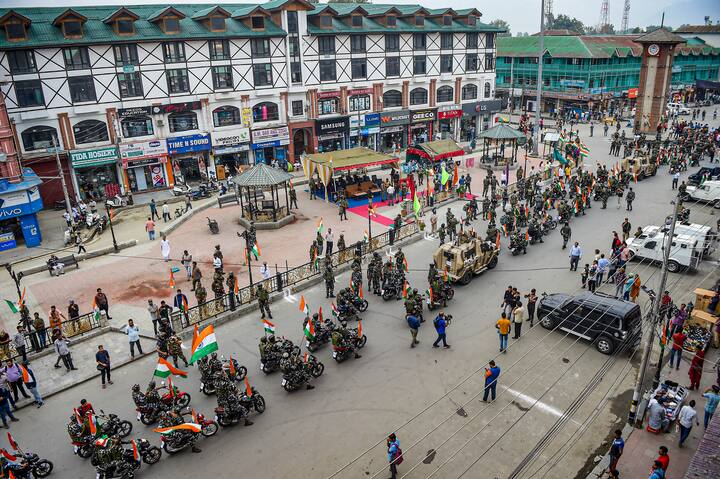 CRPF personnel ride motorcycles during 'Tiranga Rally' to celebrate 'Har Ghar Tiranga' at Lal Chowk in Srinagar. (Image Source: PTI)
