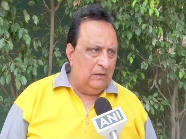 এশিয়া কাপের প্রথম সংস্করণে ১৯৮৪ সালে টুর্নামেন্ট সেরা হয়েছিলেন ভারতের প্রাক্তন ক্রিকেটার সুরিন্দার খান্না। তিনি মোট ১০৭ রান করেছিলেন পুরো টুর্নামেন্টে।