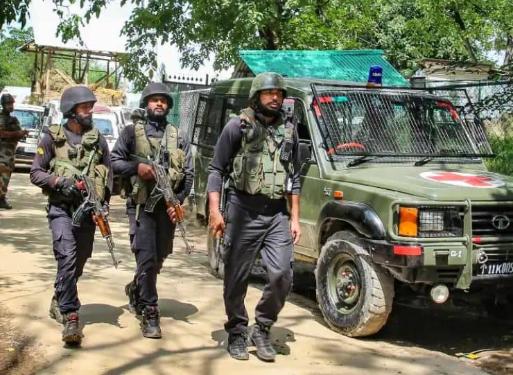 Jammu Kashmir Indian Army foils major infiltration bid in Poonch, 3 terrorists killed ANN जम्मू-कश्मीर के पुंछ में LOC पर घुसपैठ की बड़ी कोशिश नाकाम, तीन घुसपैठियों को मार गिराया