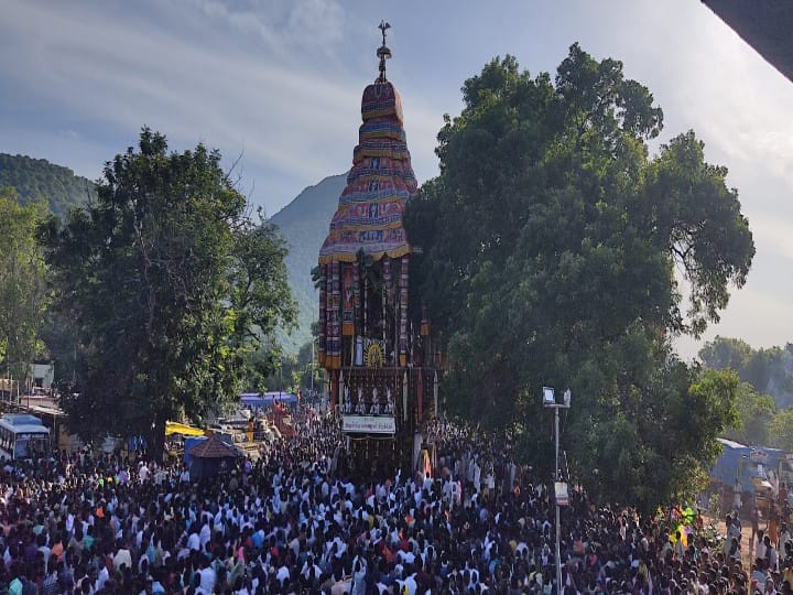 கள்ளழகர் திருக்கோயில் ஆடி பிரம்மோற்சவ தேரோட்டம்  - திரளான பக்தர்கள் பங்கேற்பு