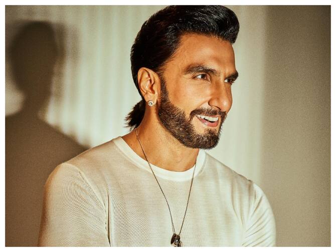 Ranveer Singh Photoshoot Row: Mumbai Police Visits Actor's Residence To Serve Notice Ranveer Singh Photoshoot Row: Mumbai Police Visits Actor's Residence To Serve Notice