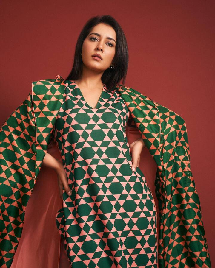 రాశీ ఖన్నా లేటెస్ట్ ఫోటోస్. Image Credit: rRaashii Khanna/ Instagram