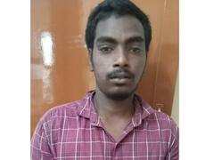 பொது இடத்தில் மது போதையில் தள்ளாடிய மாணவிகள் - இந்த இளைஞர் தான் காரணம்..!