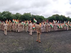 Indore Tiranga Rally: इंदौर में पुलिस ने निकाली तिरंगा यात्रा, हर घर तिरंगा अभियान को लेकर किया लोगों को जागरूक, देखें तस्वीरें