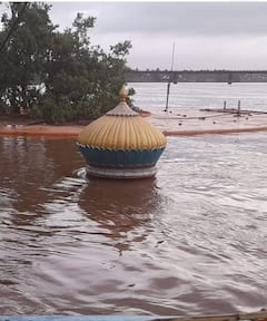 नृसिंहवाडीतील दत्त मंदिर पुराच्या पाण्याखाली